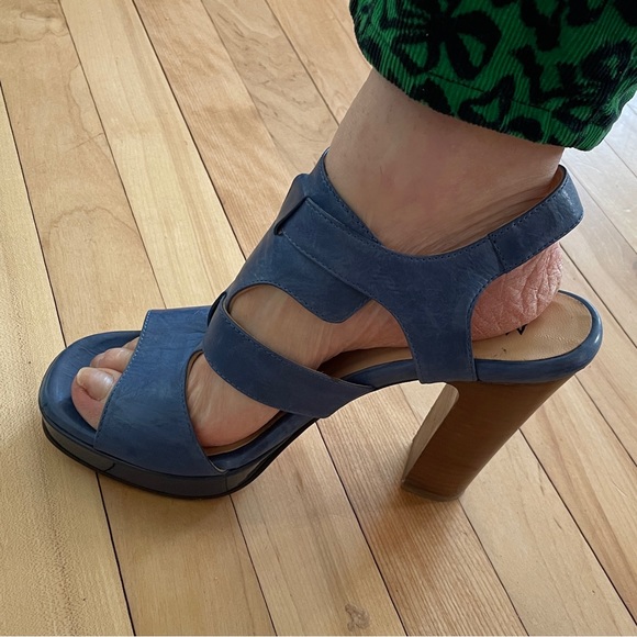 Marvin K. (Aquatalia) Blue Leather High Heel Sandals - Made in Italy - Size 6.5 - Picture 10 of 16